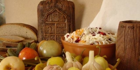 Kako ukiseliti zeleni paradajz u kanti na hladan način